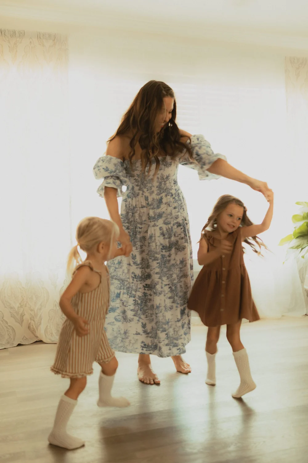 At-home vintage family photoshoot in San Diego