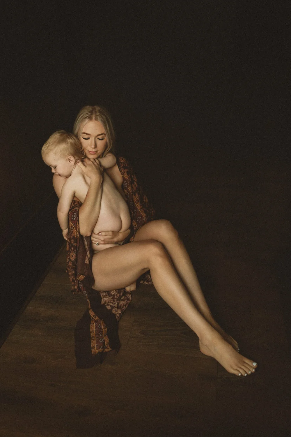Intimate motherhood session